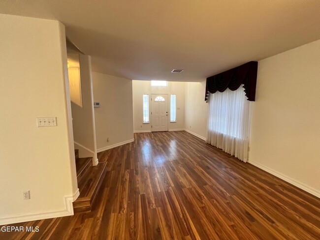 Building Photo - 7105 Tierra Roja St