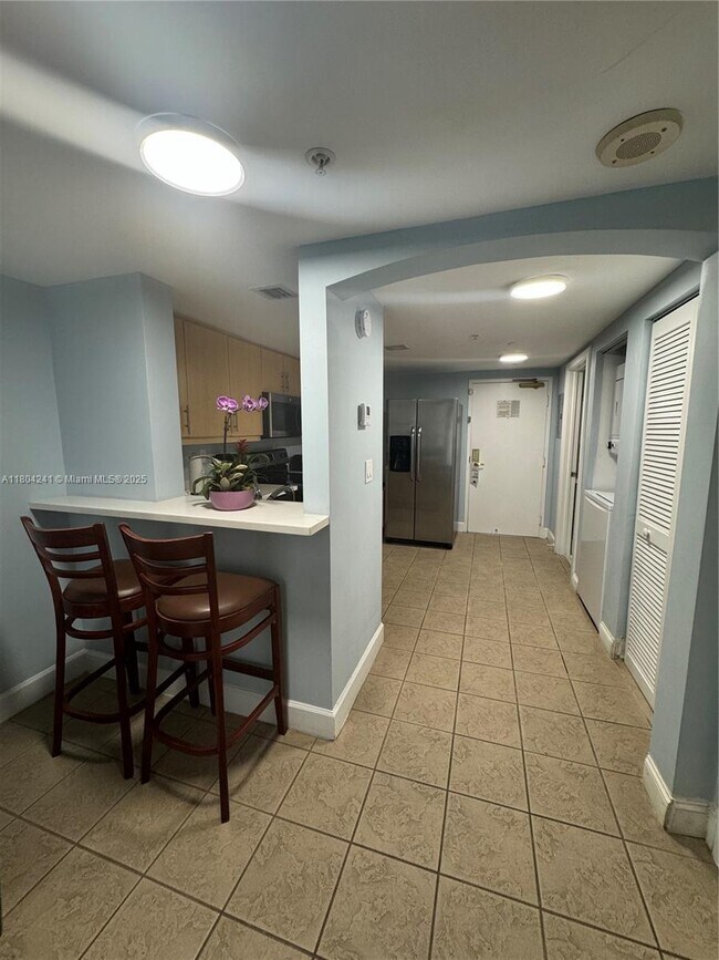 Building Photo - 2951 S Bayshore Dr