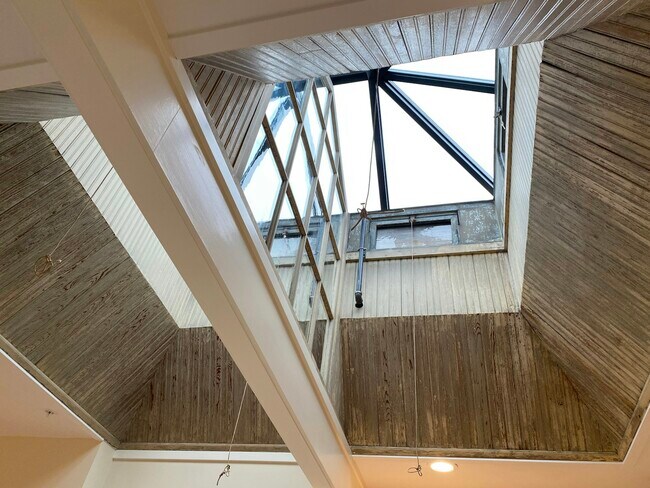 Building Photo - 408 S Superior St