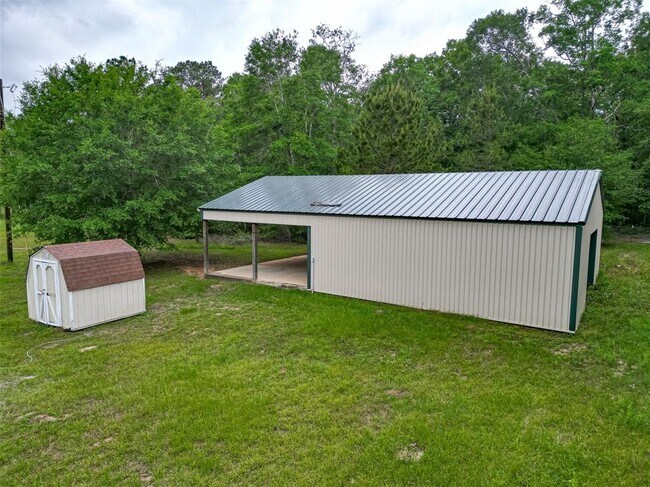 Building Photo - 8856 Greenwood Dr