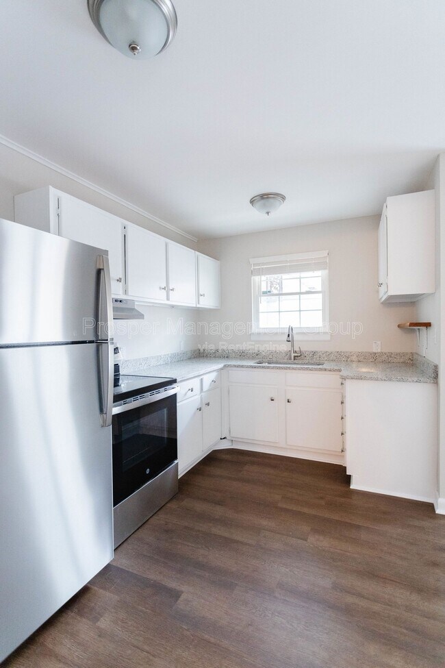 Building Photo - 867 Colony Dr