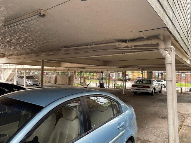 Building Photo - 2006 Sul Ross St