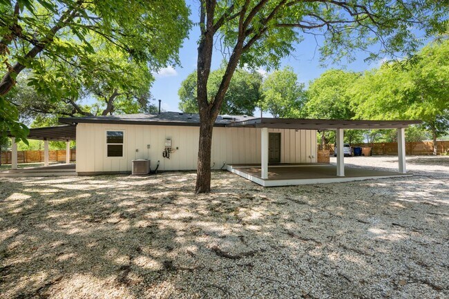 Building Photo - 9003 Capitol Dr