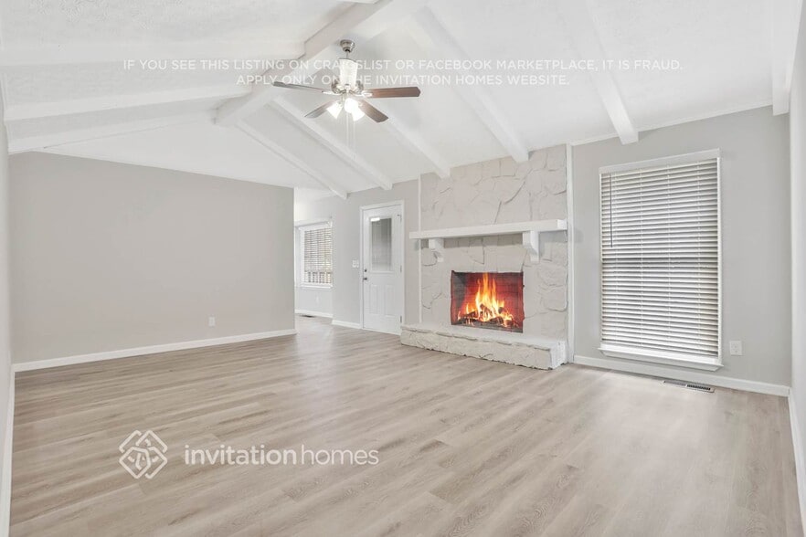 Building Photo - 2082 Cezar Dr