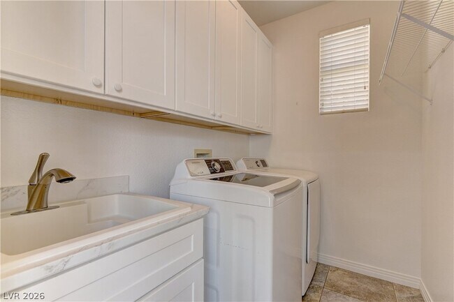 Building Photo - 8437 Willowleaf Ct