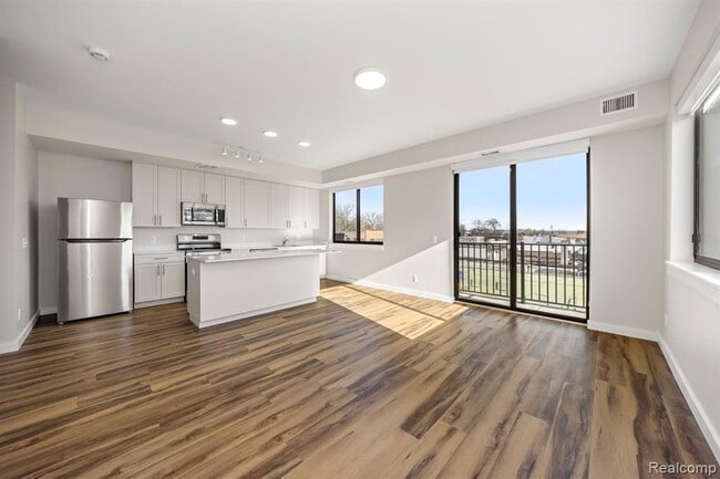 Building Photo - 16530 E Warren Ave