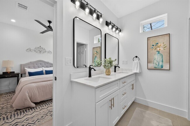 Building Photo - 5027 Willow Glen Dr