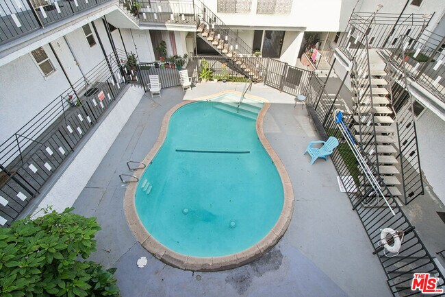 Building Photo - 8924 Van Nuys Blvd