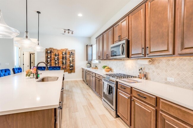 Building Photo - 8313 Silhouette St