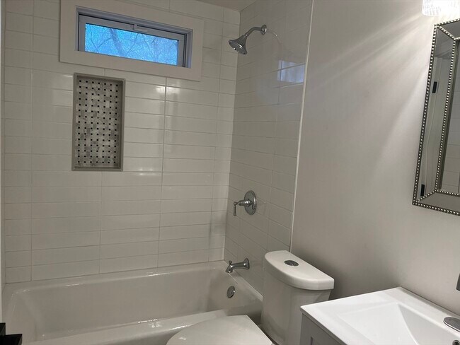 Building Photo - 71 Tamarack Rd