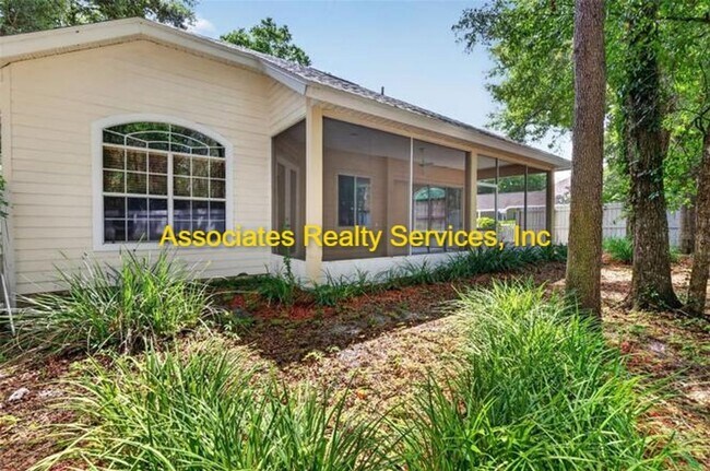 Building Photo - Move in Ready- Haile Plantation Chickasaw Way!