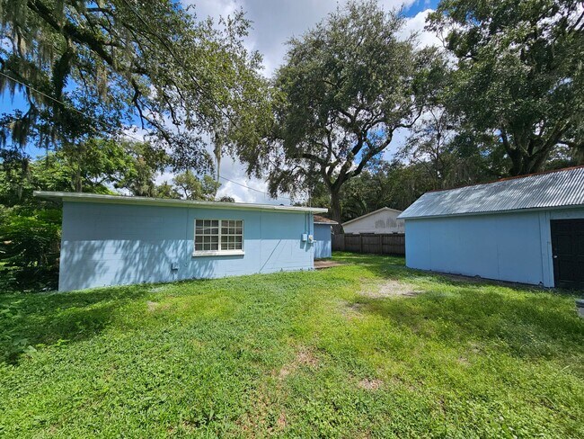 Building Photo - Charming 3-Bedroom, 2-Bath Home with Bonus Room and Detached Garage in Lakeland!!
