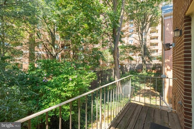 Building Photo - 1204 N Wayne St