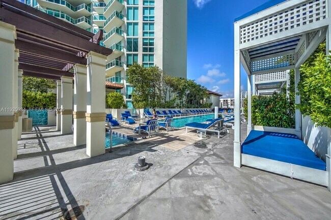 Building Photo - 250 Sunny Isles Blvd