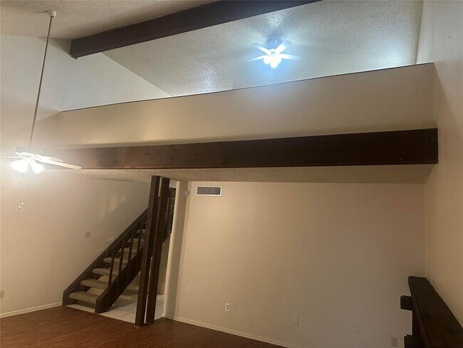 Building Photo - 6907 Woodhue Dr