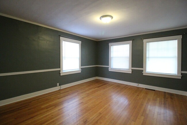 Building Photo - 1/2 Month FREE On This Beautiful 3 Bedroom...