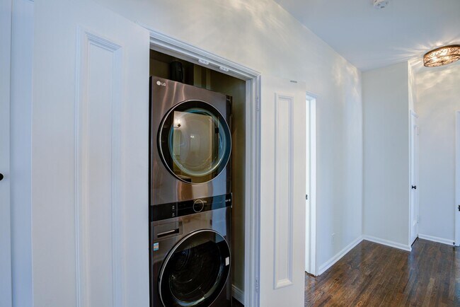 Building Photo - 176 S Orange Dr