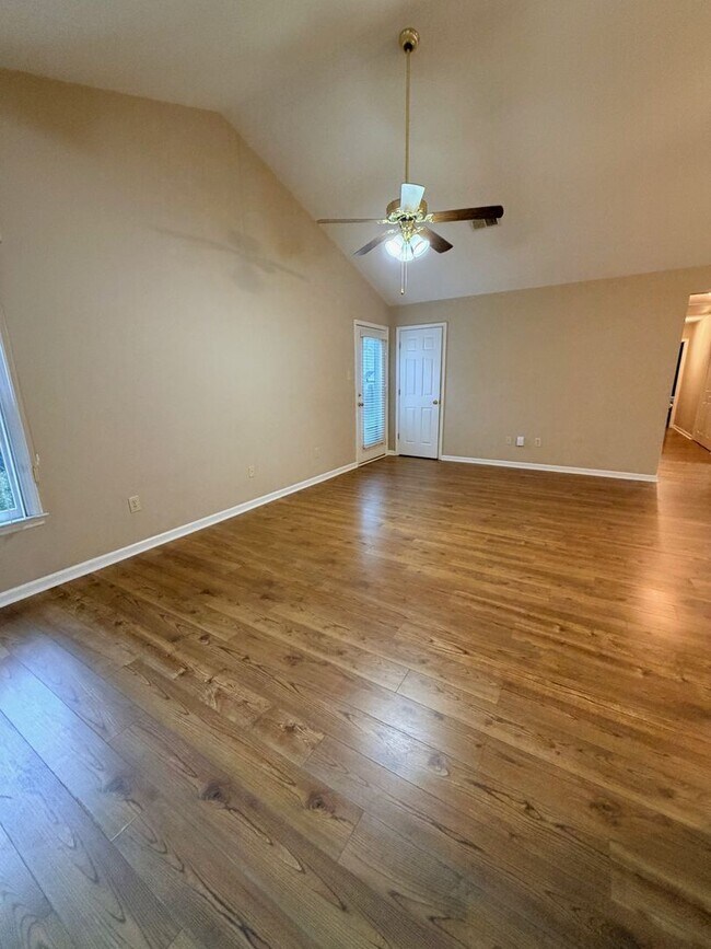 Building Photo - 121 Timberwood Rd