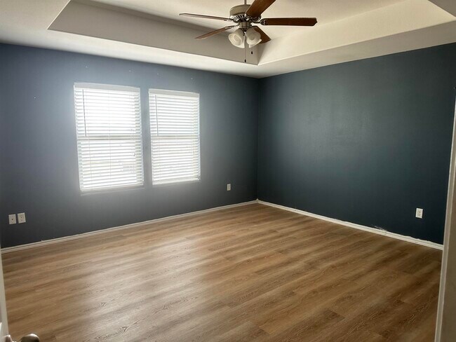 Building Photo - 3405 Cuatro Vientos Dr