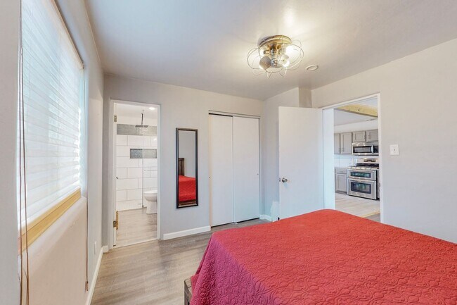 Building Photo - Charming NE Heights 3 Bedroom 2 Bath