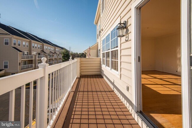 Building Photo - 1984 Crescent Park Dr