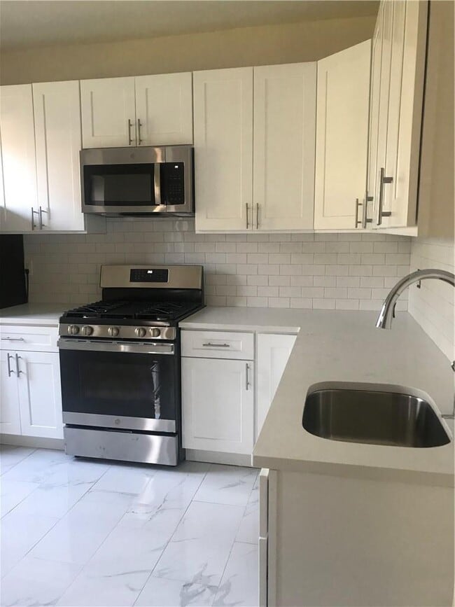 Building Photo - 110 Stonelea Pl