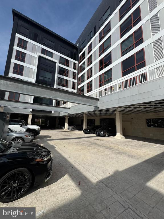 Building Photo - 4900 Spruce St