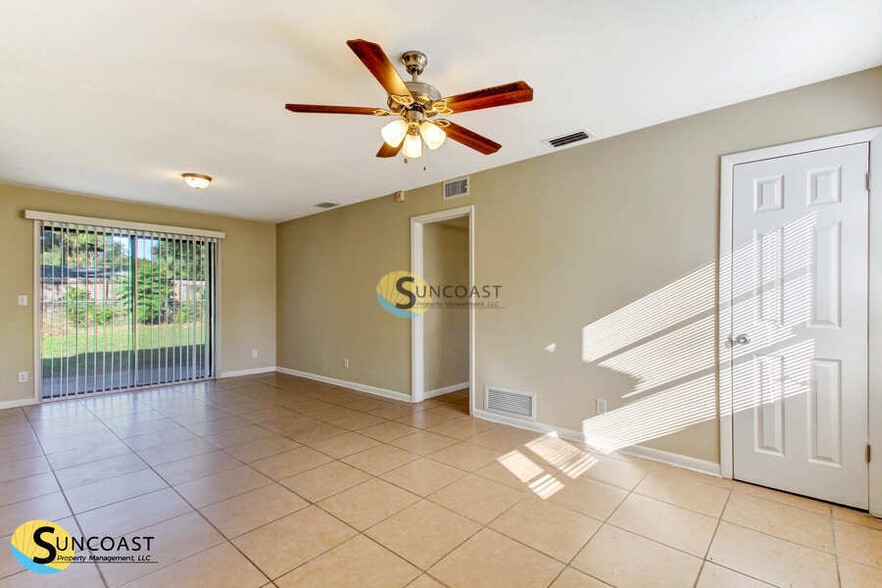 Building Photo - 2156 Bunting Dr