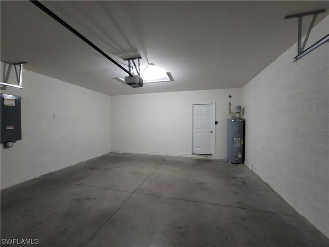 Building Photo - 1230 NW 19th St