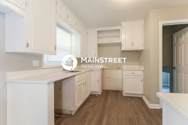 Building Photo - 3 Bedroom Pet-Friendly Home in Kansas City, MO with Main Street Renewal