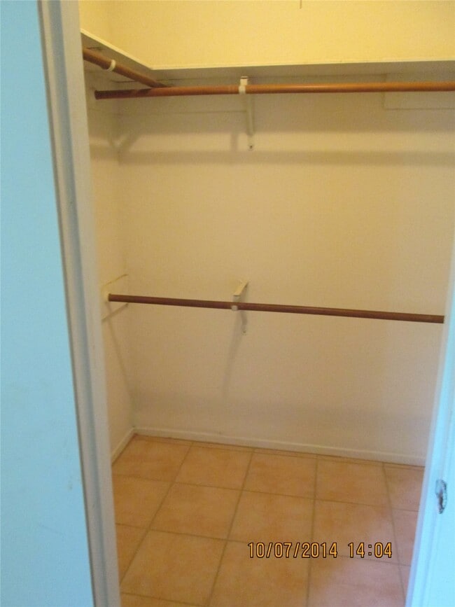 Building Photo - 19947 Mountain Dale Dr