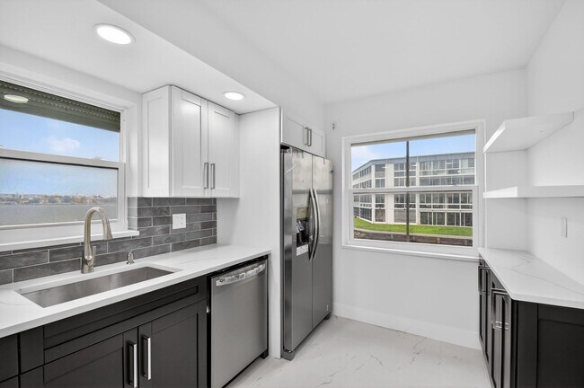 Building Photo - 896 N Federal Hwy