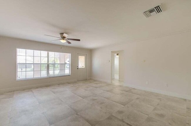 Building Photo - 22191 SW 60th Ave