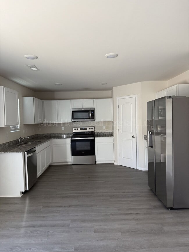 Building Photo - 4814 Stone Dr