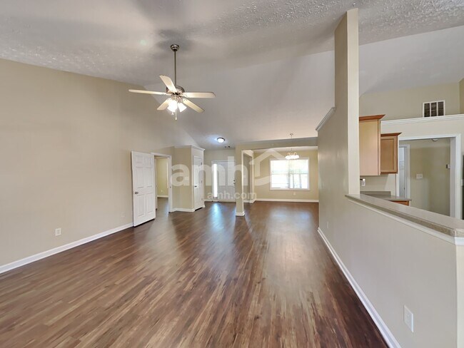 Building Photo - 303 Cole Creek Dr