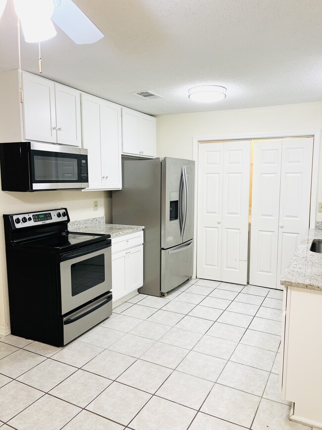 Building Photo - 1534 Delta Dr