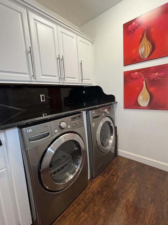 Building Photo - 10440 SW Stephanie Way