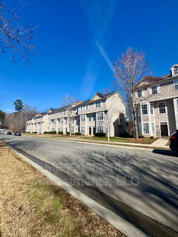 Building Photo - 8130 Kings Creek Dr