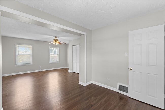 Building Photo - 1120 Gahan Dr