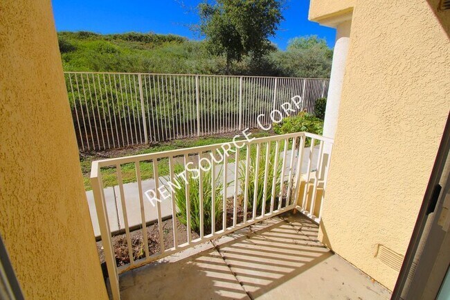 Building Photo - 3 Bedroom Townhome For Rent in Canyon Park...