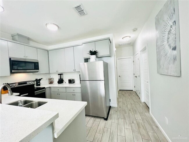 Building Photo - 16 Magnolia Ave