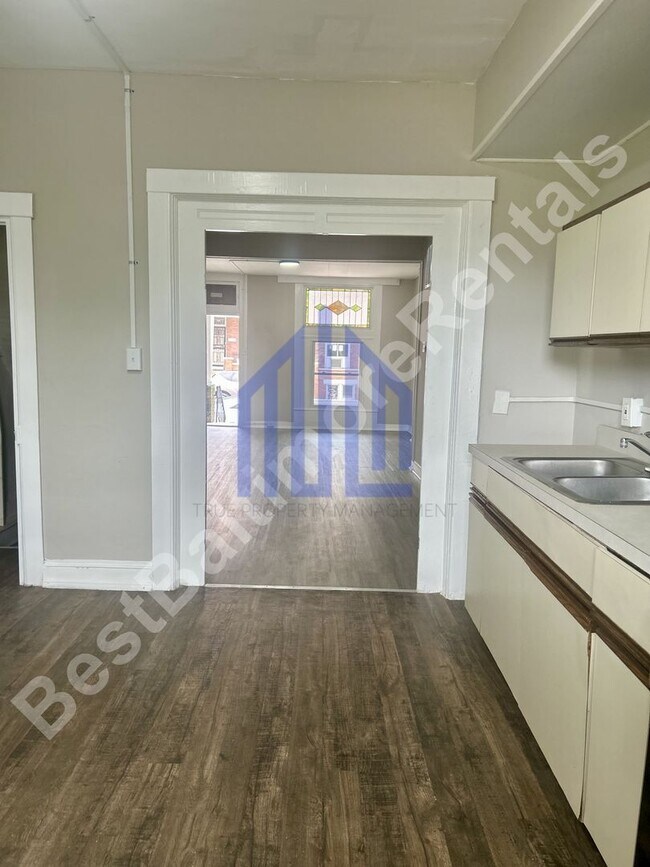 Building Photo - Spacious 3 Bedroom in West Baltimore