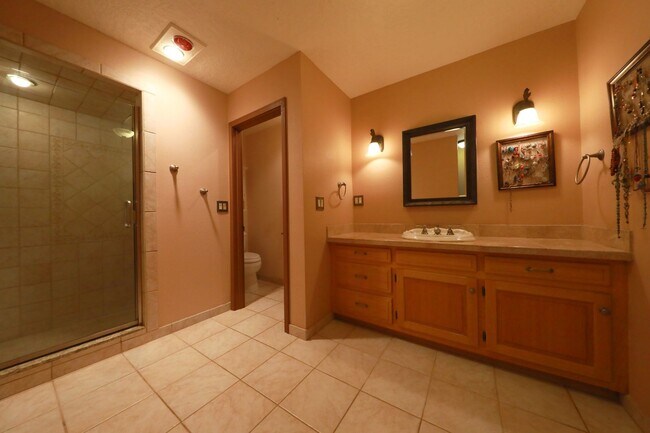 Building Photo - Spacious Custom Home, Most Utilities Included!