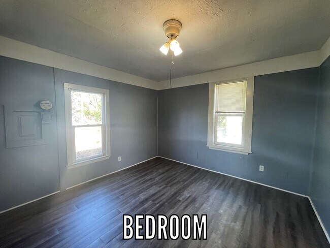 Building Photo - 609 Sager St