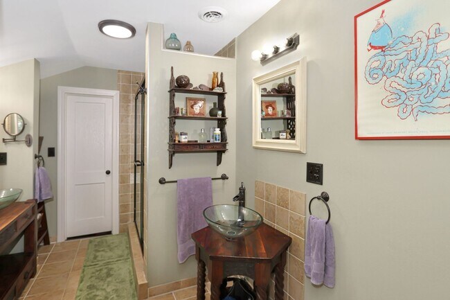 Building Photo - Beautiful Waterview Home on Chesapeake Ave. Contact Victoria Jenkins at (757) 525-7157 for more i...