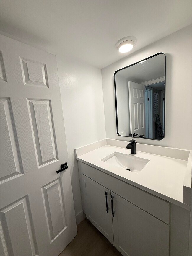 Building Photo - 205 Charter Way
