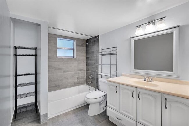 Building Photo - 109 Gardens Dr