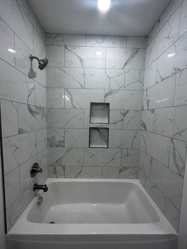 Building Photo - 102 W 6th St