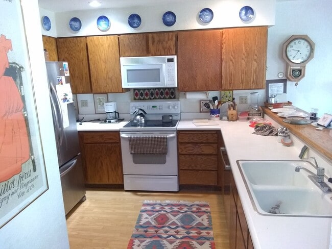 Building Photo - 7 month Lease -3bd/2.5ba Fully Furnished S...