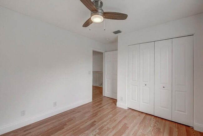 Building Photo - 10758 Lake Jasmine Dr